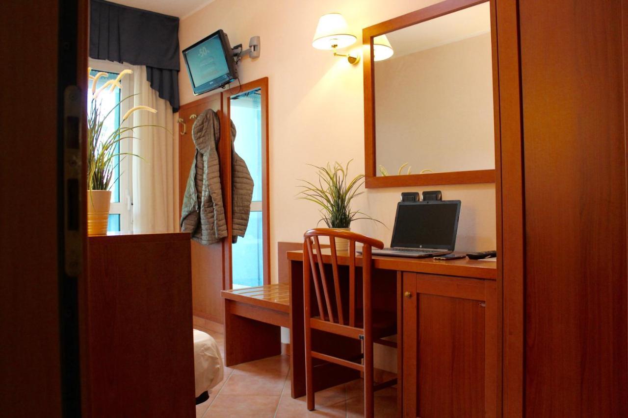Hotel Jole 切塞纳蒂科 外观 照片