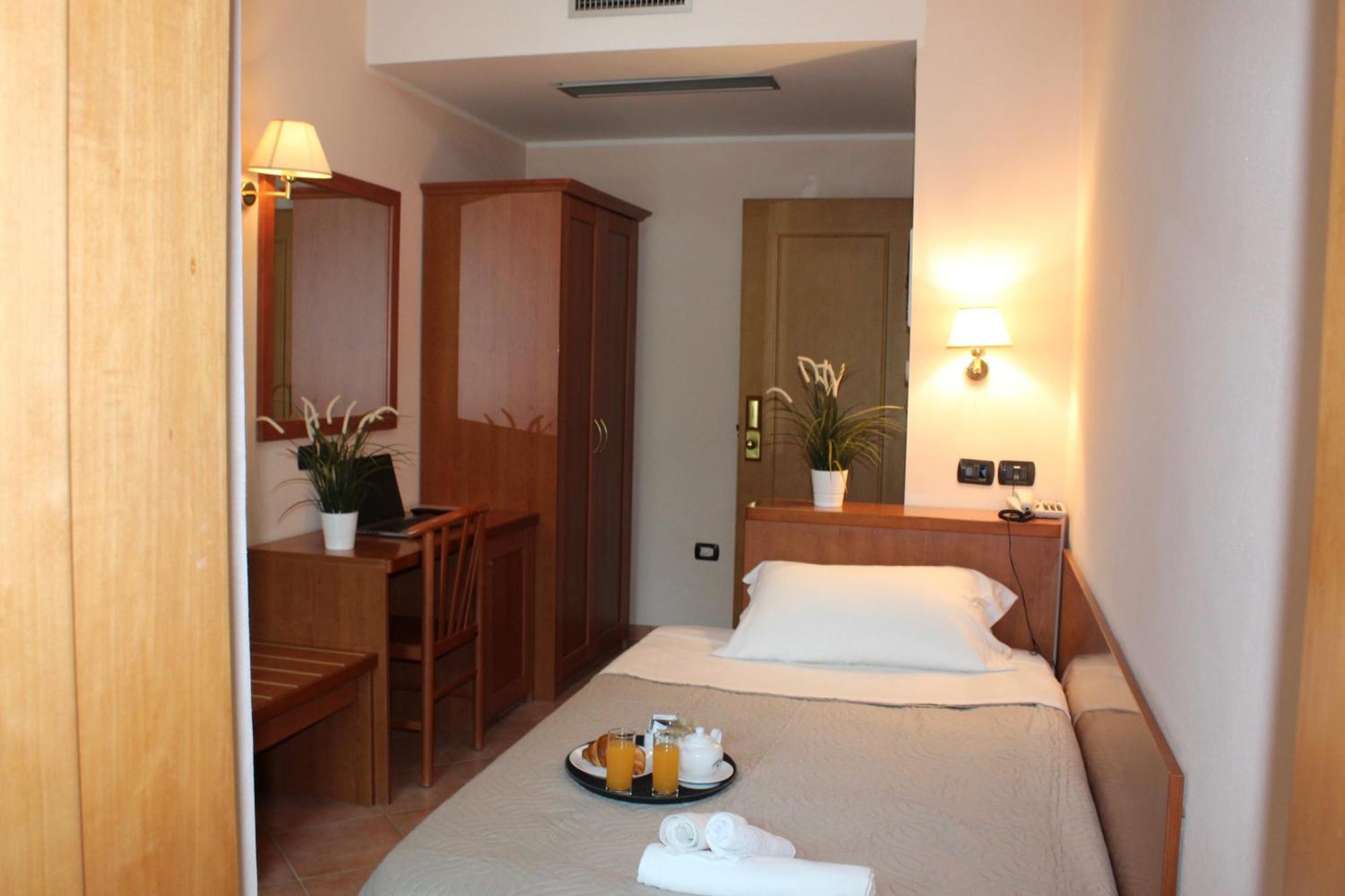 Hotel Jole 切塞纳蒂科 外观 照片