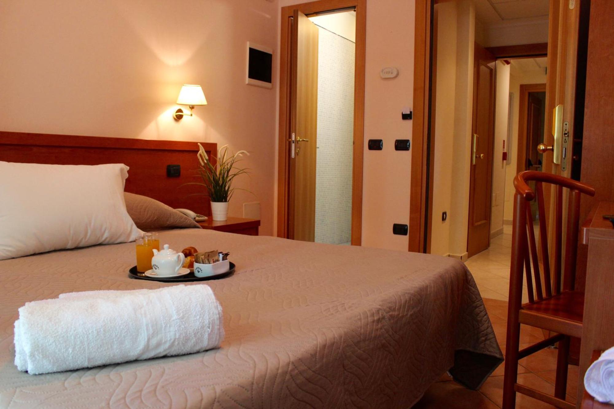 Hotel Jole 切塞纳蒂科 外观 照片