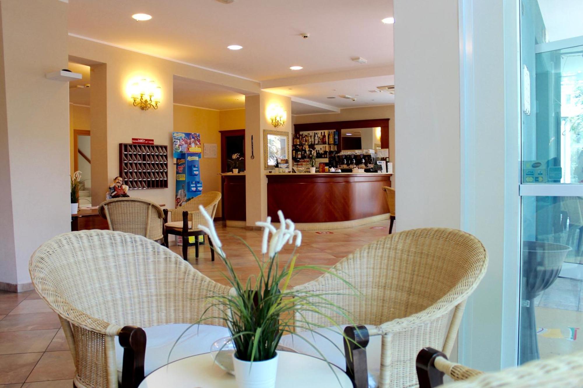 Hotel Jole 切塞纳蒂科 外观 照片