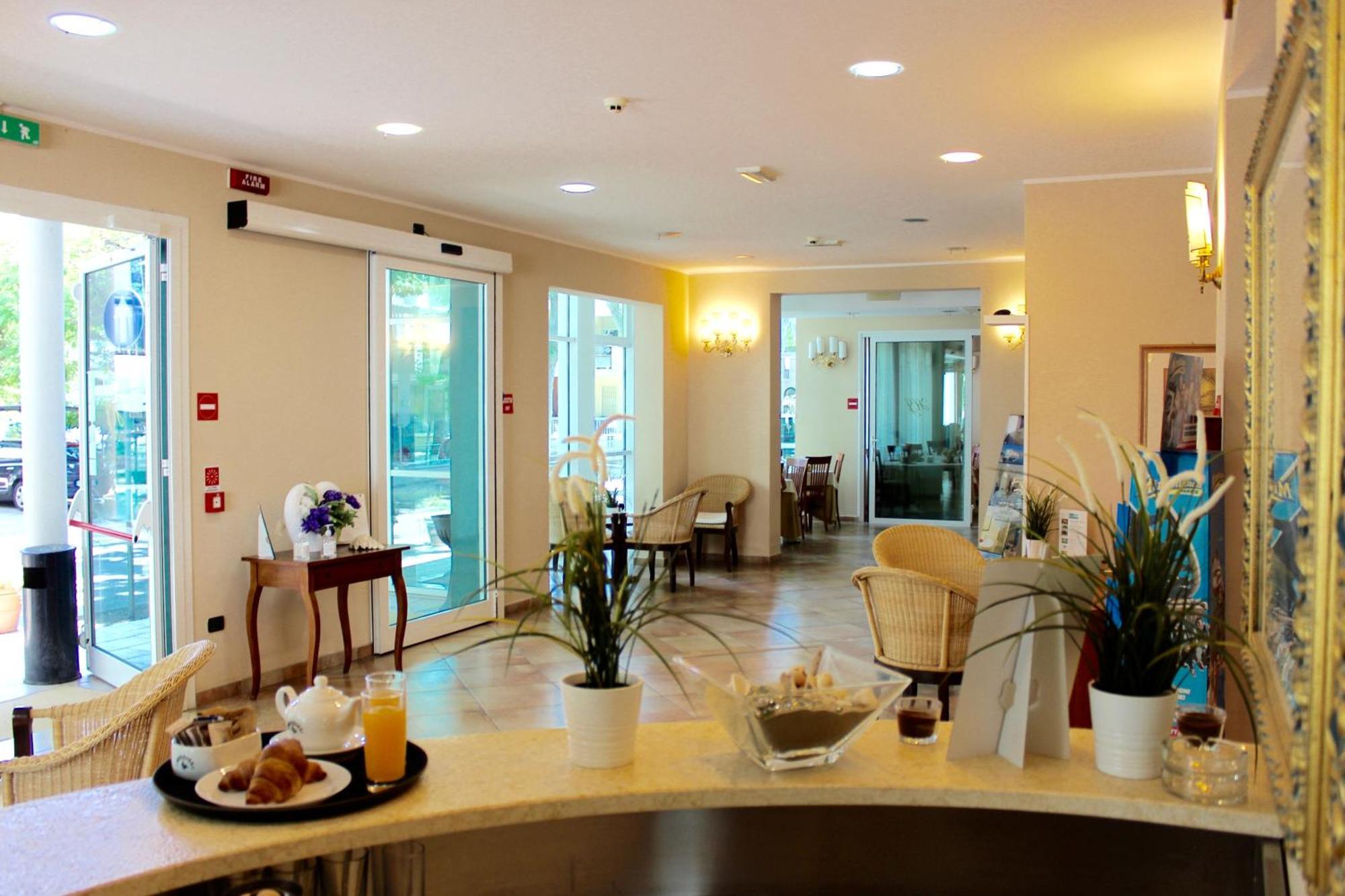 Hotel Jole 切塞纳蒂科 外观 照片